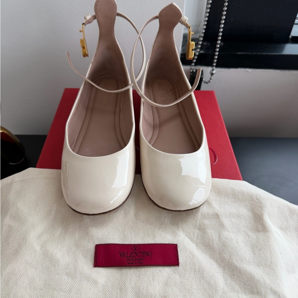 Valentino Women's Ivory Flats